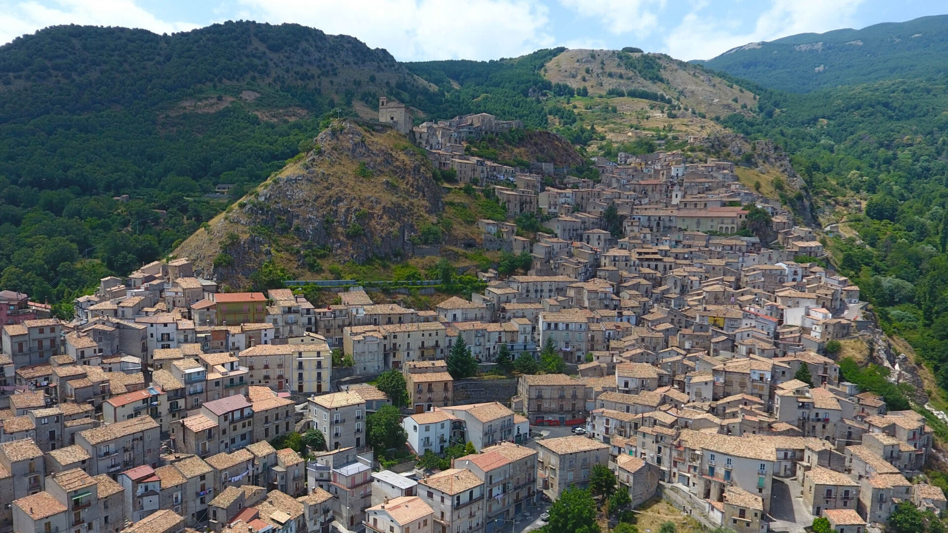 These pretty Italian villages want to pay you $33,000 to move in